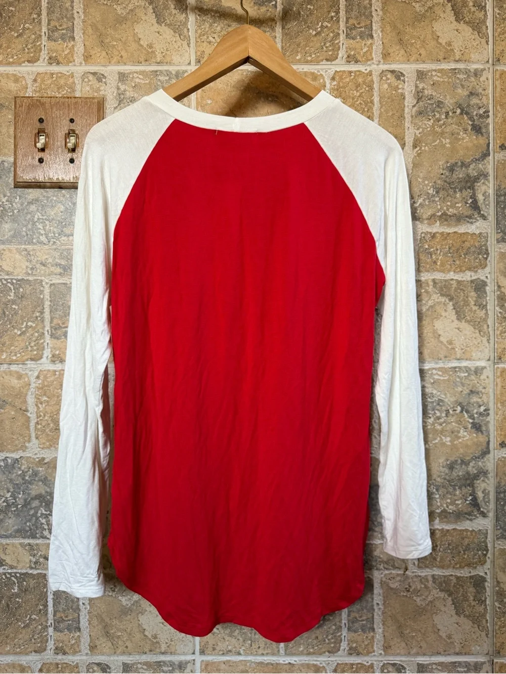 Alice & Me Red/Cream DOG MOM Raglan Baseball Long sleeve Shirt NWT Large